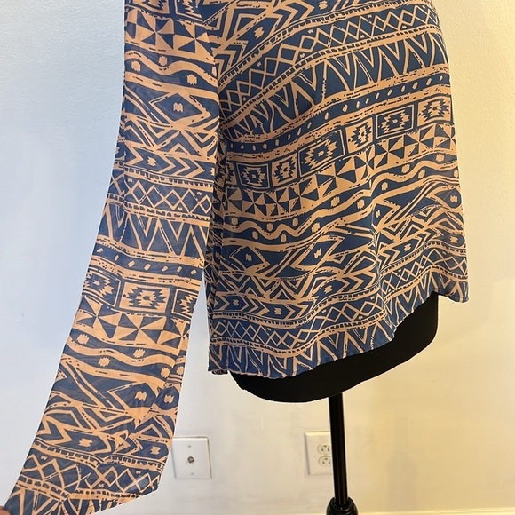 Blu Pepper Sheer Aztec Blouse, Sz. S. - Picture 4 of 10